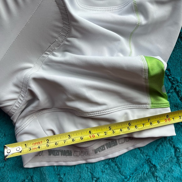 Pearl Izumi White and Green Women’s Bicycle Shorts - Picture 4 of 7
